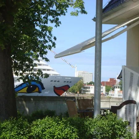 Lotsenhaus/traumschiff Апартаменты Росток